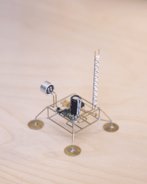 Tiny VU Lander thumbnail 2